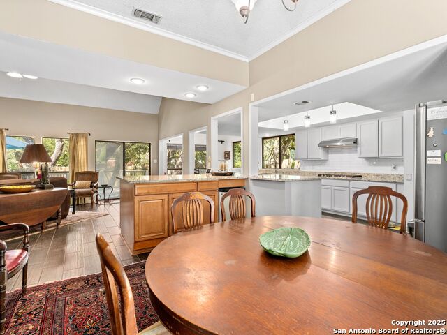 Image 11 of 37 For 9715 Laurel Oaks