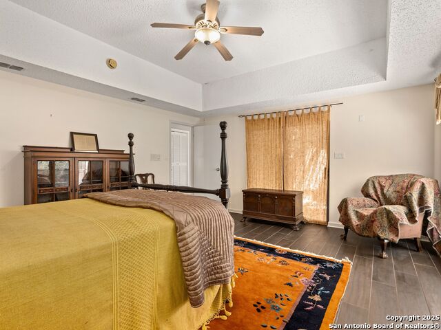 Image 21 of 37 For 9715 Laurel Oaks