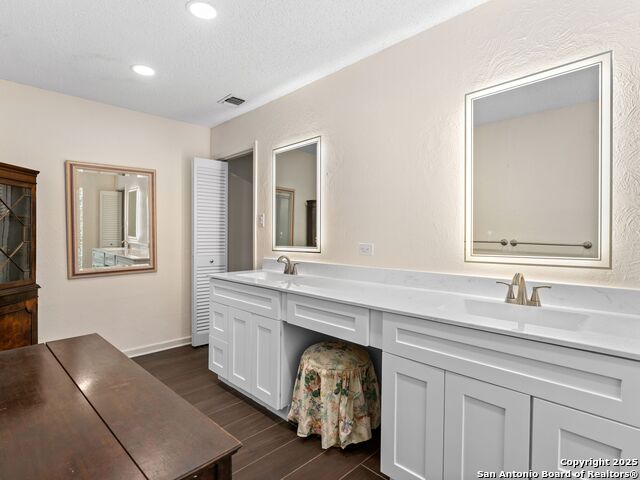 Image 23 of 37 For 9715 Laurel Oaks