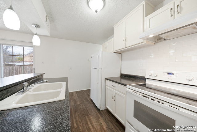 Image 13 of 36 For 505 Oasis St