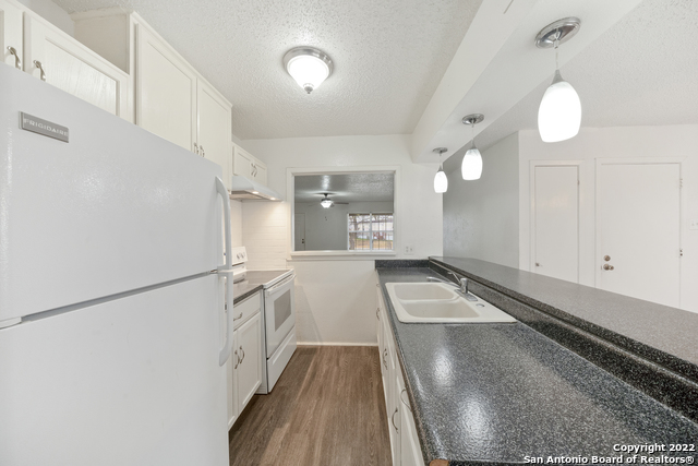 Image 16 of 36 For 505 Oasis St