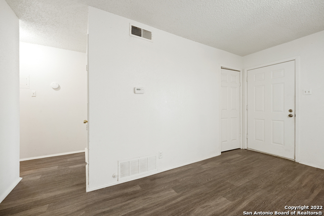 Image 6 of 36 For 505 Oasis St