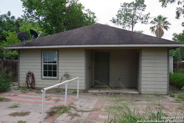 Image 2 of 17 For 909 San Antonio