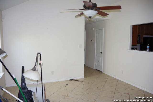 Image 4 of 17 For 909 San Antonio