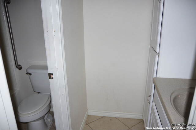 Image 7 of 17 For 909 San Antonio