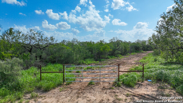 Image 4 of 14 For 5850 Cr 422  