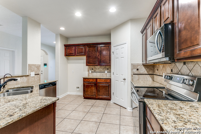 Image 6 of 29 For 10611 Larch Grove Ct