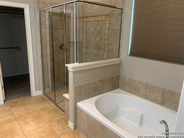 Image 7 of 20 For 594 Carriage House