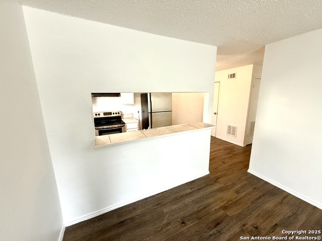 Image 4 of 17 For 518 Briggs St  201
