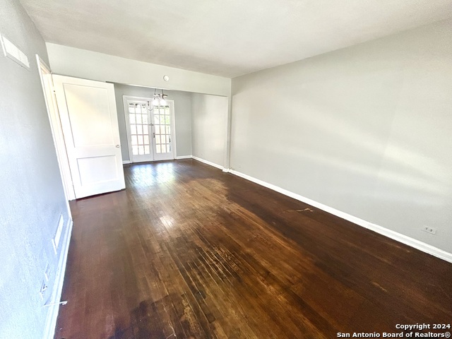 Image 3 of 10 For 2431 Cincinnati Av  1