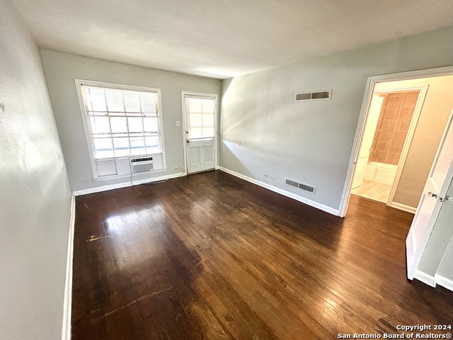Image 5 of 10 For 2431 Cincinnati Av  1