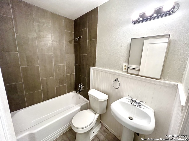 Image 8 of 10 For 2431 Cincinnati Av  1