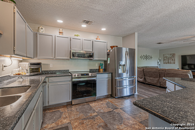 Image 13 of 45 For 7907 Donshire
