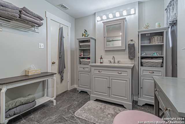 Image 32 of 45 For 7907 Donshire