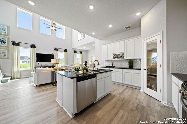 Listing photo id 27 for 2334 Pink Pearl Drive