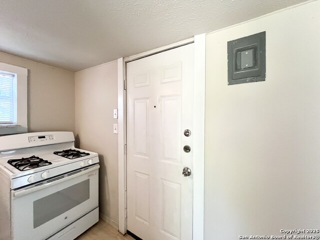 Listing photo id 8 for 319 Army Blvd 9
