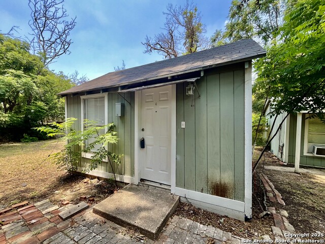 Listing photo id 11 for 319 Army Blvd 9