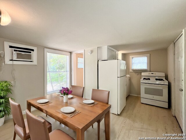 Listing photo id 3 for 319 Army Blvd 9