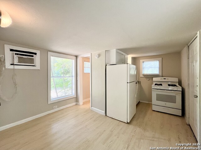 Listing photo id 5 for 319 Army Blvd 9