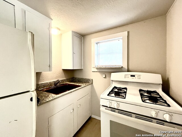 Listing photo id 7 for 319 Army Blvd 9