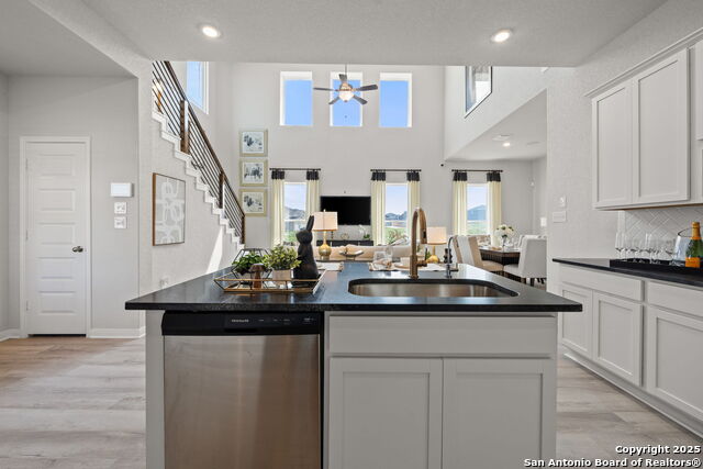 Image 29 of 50 For 2319 Pink Pearl Drive