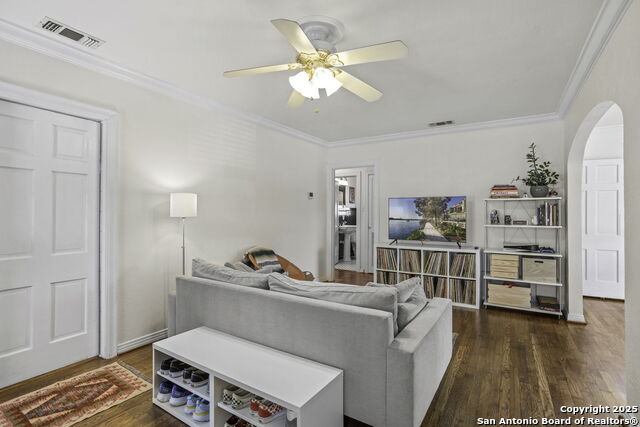 Image 11 of 44 For 734 Westwood Dr.,