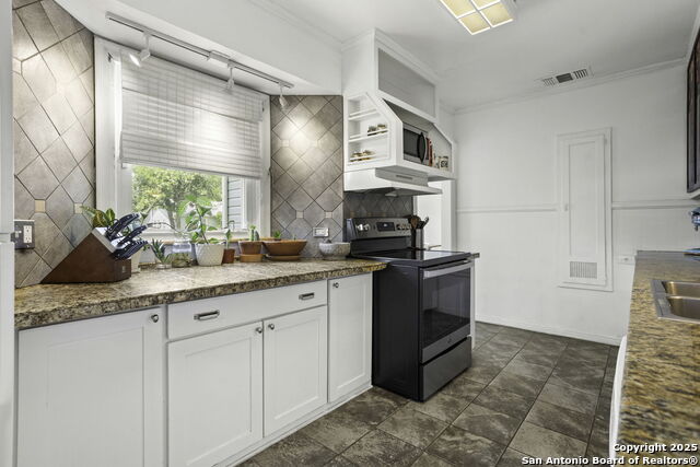 Image 20 of 44 For 734 Westwood Dr.,