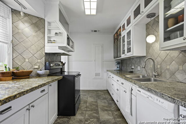 Image 21 of 44 For 734 Westwood Dr.,