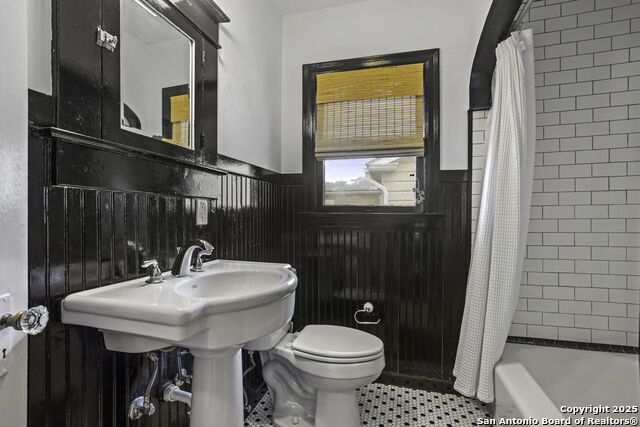 Image 24 of 44 For 734 Westwood Dr.,