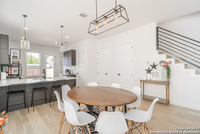 Listing photo id 9 for 719 Eleanor #101