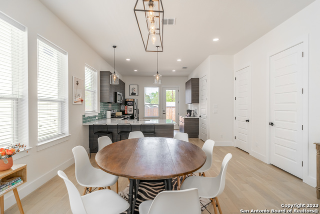Listing photo id 10 for 719 Eleanor #101