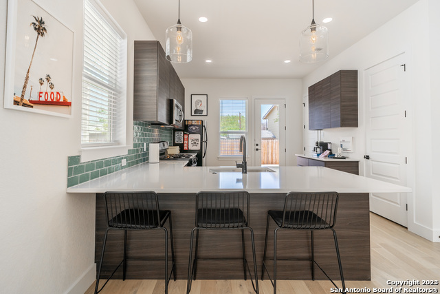 Listing photo id 12 for 719 Eleanor #101