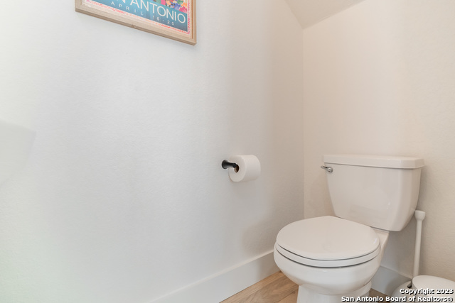 Listing photo id 21 for 719 Eleanor #101