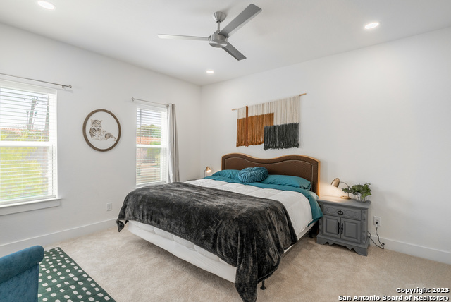 Listing photo id 23 for 719 Eleanor #101