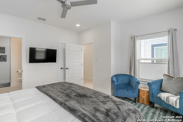 Listing photo id 25 for 719 Eleanor #101