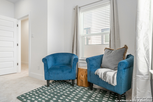 Listing photo id 26 for 719 Eleanor #101