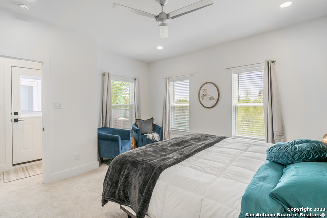 Listing photo id 27 for 719 Eleanor #101
