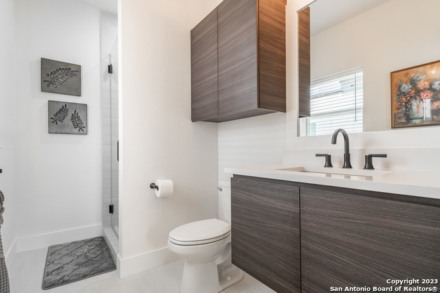 Listing photo id 29 for 719 Eleanor #101