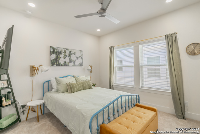 Listing photo id 32 for 719 Eleanor #101