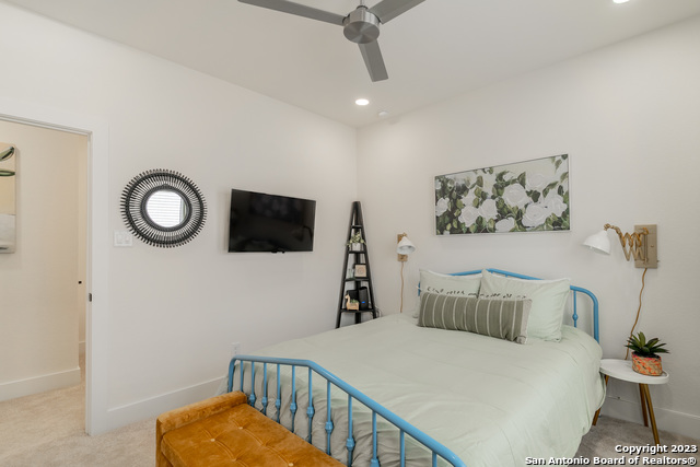Listing photo id 33 for 719 Eleanor #101