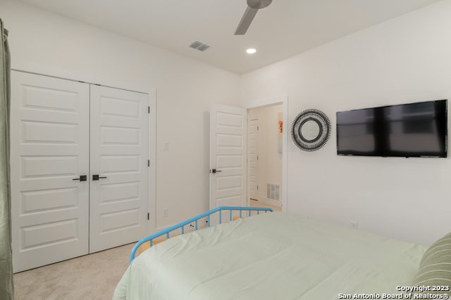 Listing photo id 34 for 719 Eleanor #101