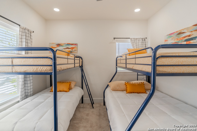 Listing photo id 36 for 719 Eleanor #101