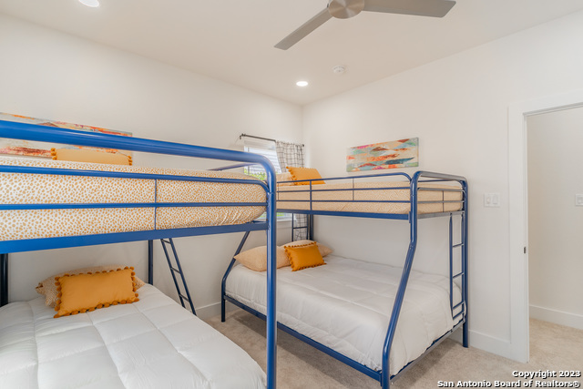 Listing photo id 37 for 719 Eleanor #101