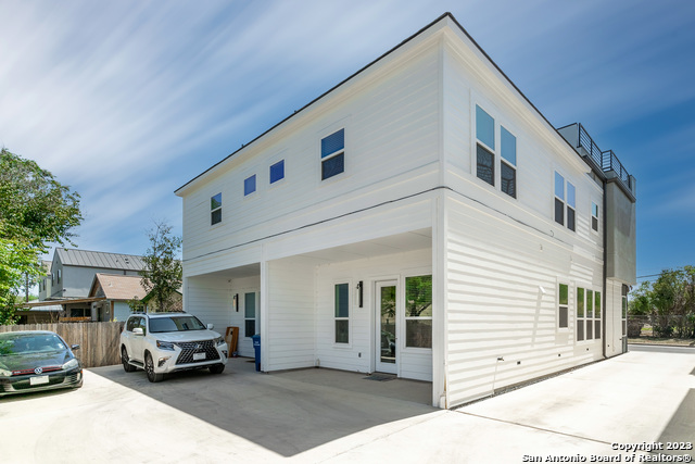 Listing photo id 47 for 719 Eleanor #101