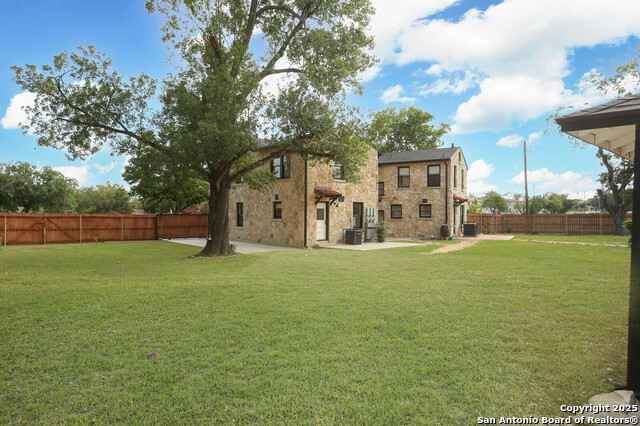 Listing photo id 12 for 635 Donaldson