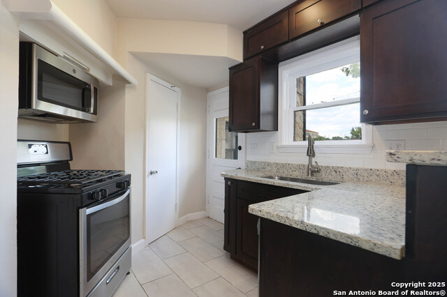 Listing photo id 6 for 635 Donaldson