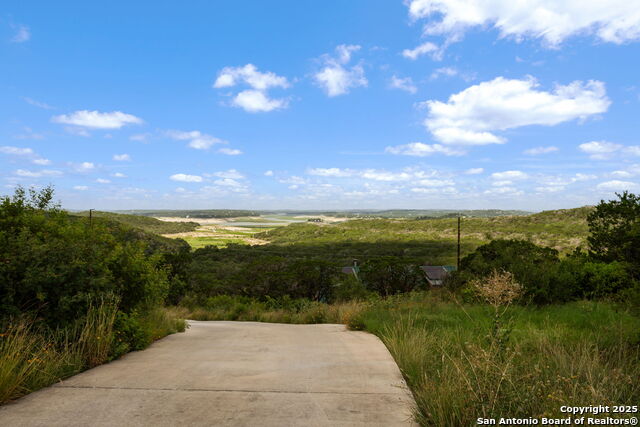 Listing photo id 23 for 13693 Fm 1283