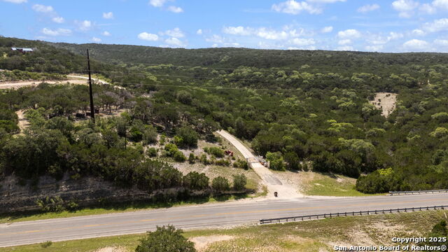 Listing photo id 2 for 13693 Fm 1283