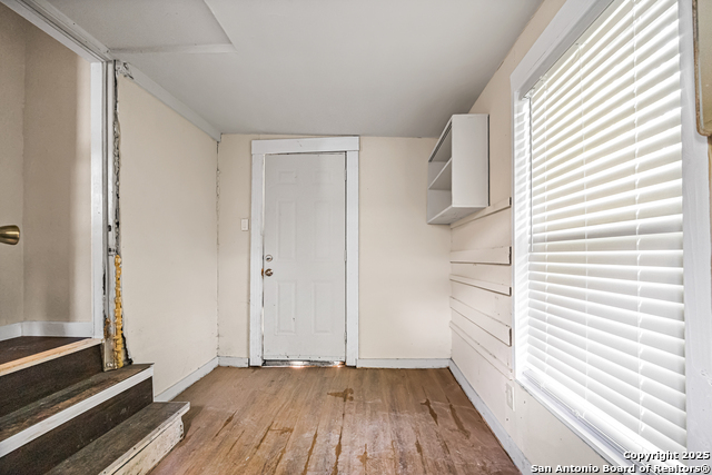 Listing photo id 16 for 2214 Laurel St W