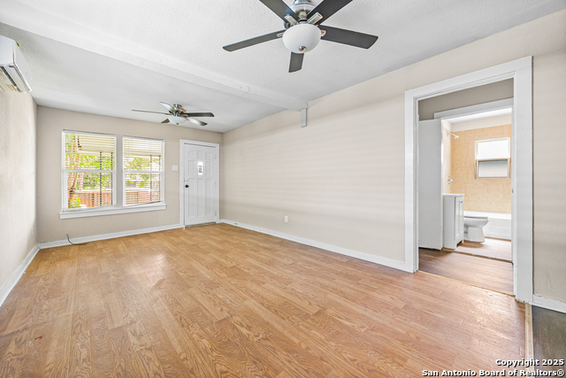 Listing photo id 4 for 2214 Laurel St W